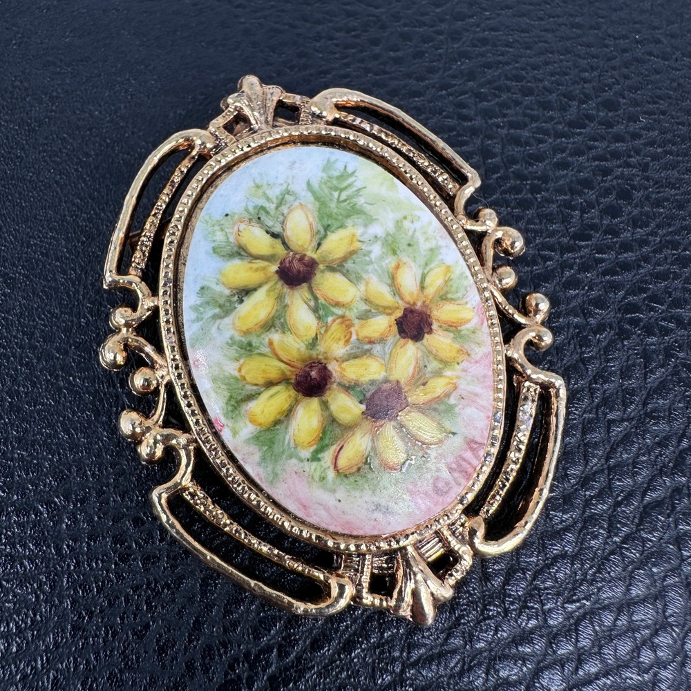 Vintage‎ Hand Painted Porcelain Flower Brooch Pendant Gold Tone Filigree Oval